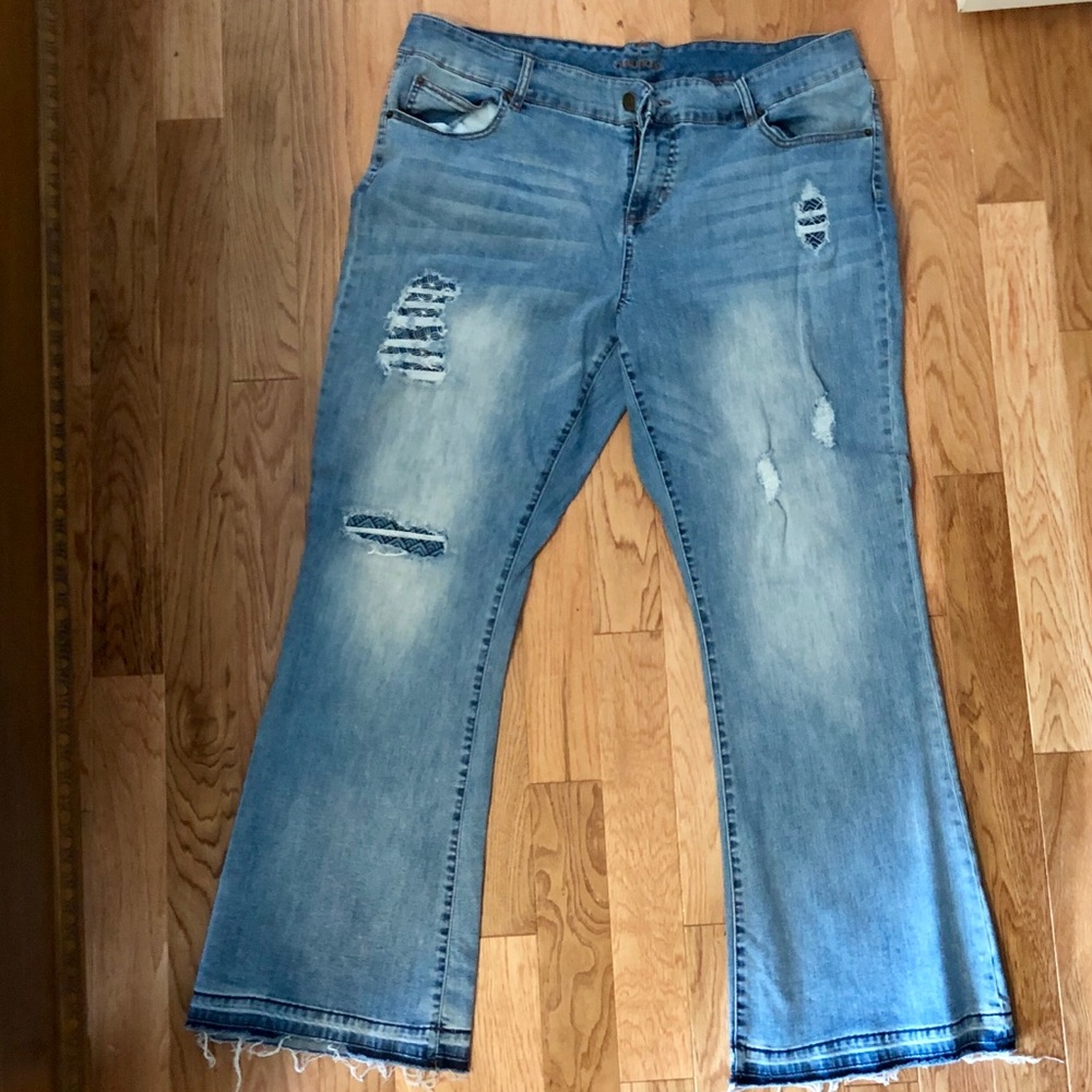 Beautiful flare patchwork jeans!